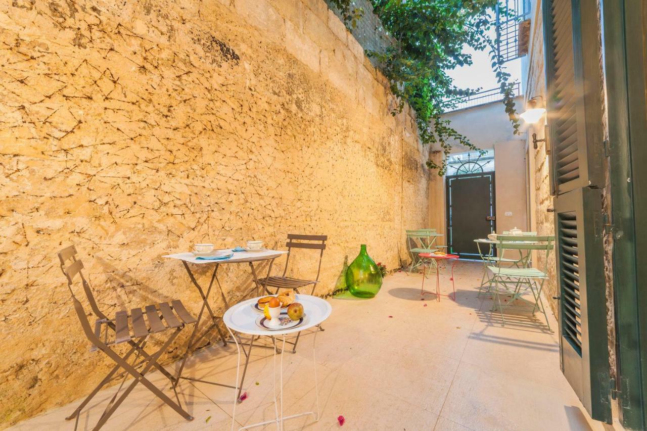 La Luna In Cortile Lecce Buitenkant foto
